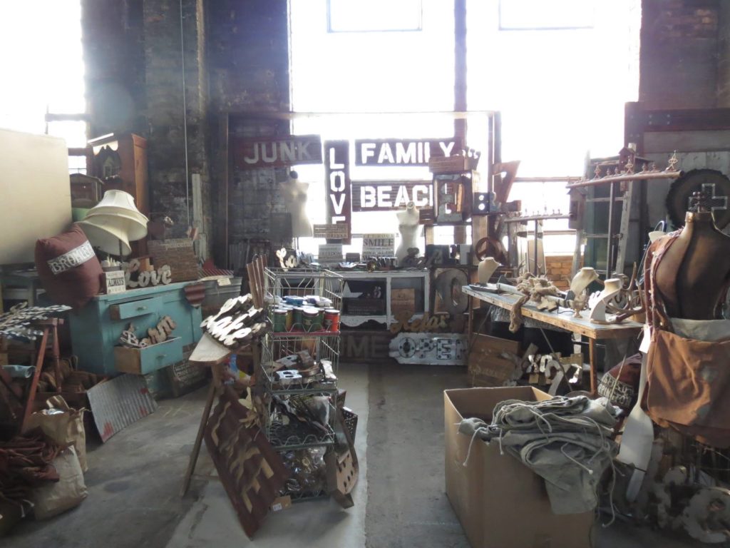 Olde Depot Junktion, antique sale