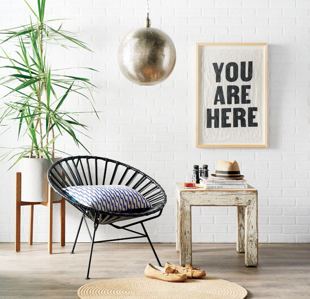 Laid-back home decor that includes a leather chair, berlin planter and Laguna table.