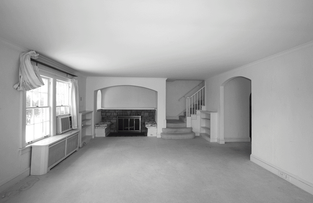 Before and after photos of a living room that was designed by Albertsson Hansen Architecture.