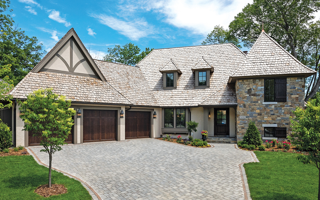 Luxury-Home-Tour_Stonewood_Driveway-Entrance
