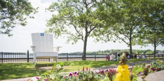 Wayzata—Lakefront Charm and Cachet Wayzata, MN