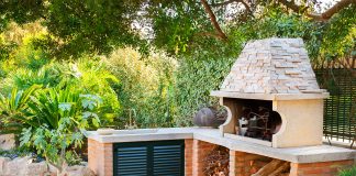 Outdoor Kitchen Ideas Outdoor kitchen with oven and sink