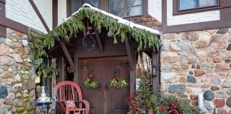 A Carriage House Holiday + 7 Tips for Holiday Decorating