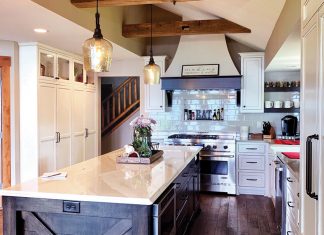 2019 Luxury Home Tour Remodel: FBC Remodel in Minnetrista Kitchen by FBC Remodel