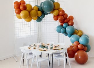 Catch the Balloon Bug With Balloon Installations by Minne Merriments