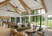 Orchard Creek Overlook Kolbe’s VistaLuxe WD LINE windows and doors provide the home indoor-outdoor living.