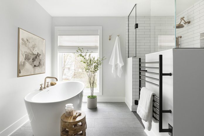 white soaking tub