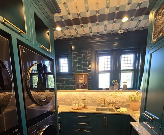 modern-jade-laundry-room-wallpaper-ceiling