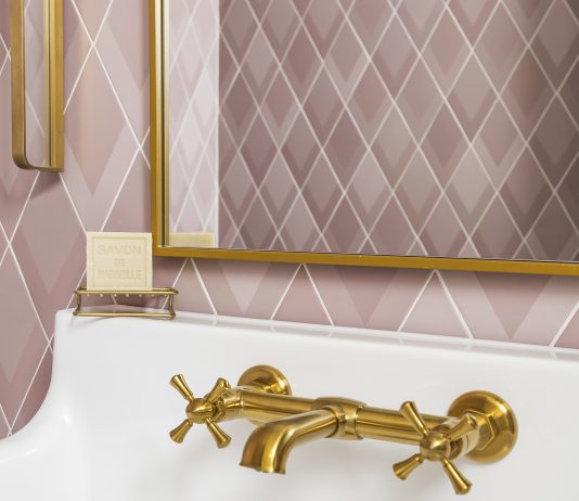 5 Brilliant Bathroom Tile Treatments