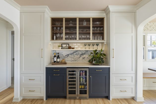 Custom-designed cabinetry was key to improving the functionality of the kitchen. Guided by a list of all the items the homeowners wanted to store away, Roos carefully created spaces to accommodate them all.