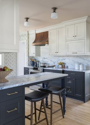 The peninsula counter makes for a perfect place to enjoy morning coffee.