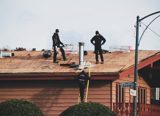 3 Midwest Roofing Repair Pros You Can Trust Men working to repair house roof