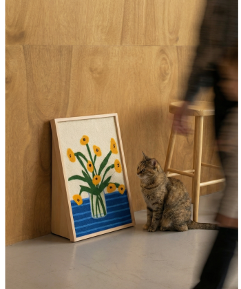 H&auml;dden Cat Scratching Board Flower. August 4, 2026