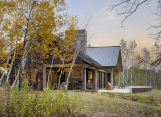 Surrounded by wetlands, a restored prairie, and abundant wildlife, incorporating a seamless indoor-outdoor connection was a top priority for the homeowners.